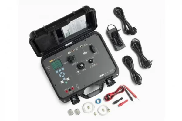 Key features The 3130-G2M Portable Pneumatic Pressure Calibrator is ideal for calibrating pressure transmitters, transducers, gauges and similar devices. The 3130-G2M contains everything you need to generate, control and measure pressure, as well as read the output of the device under test (DUT). Features Measure and generate pressures from vacuum to 2 MPa (300 psi, 20 bar) Internal pump can generate vacuum to -80 kPa (-12 psi, -0.8 bar) or pressure to 2 MPa (300 psi, 20 bar) Supply pressure connection allowing the use of external gas supply up to 2 MPa (300 psi, 20 bar) Includes variable volume for fine adjustment of pressures Pressure measurement accuracy of 0.025% reading ±0.01% FS Electrical measurement and 24 volt supply for close looped calibrations Measure or generate 4 to 20 mA Measure 0 to 30 V DC Powered by internal, high capacity, NiMH battery or universal ac mains adapter Compatible with Fluke 700P Pressure Modules